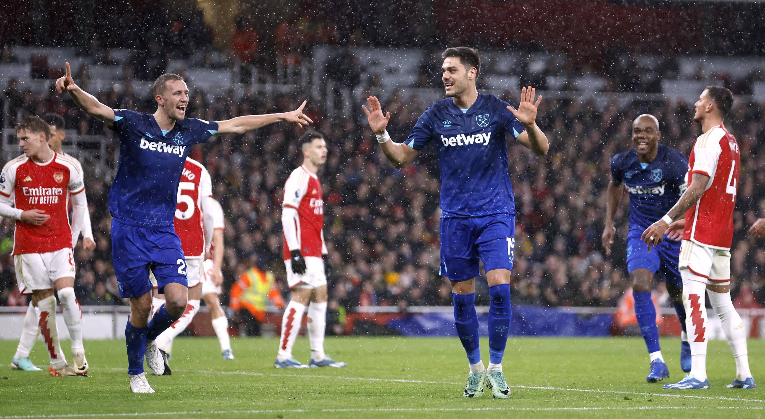 色发挥和周 色发挥和周