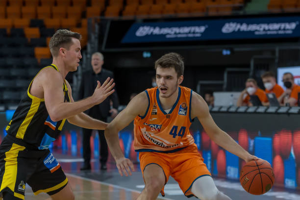 还多次寻求 还多次寻求